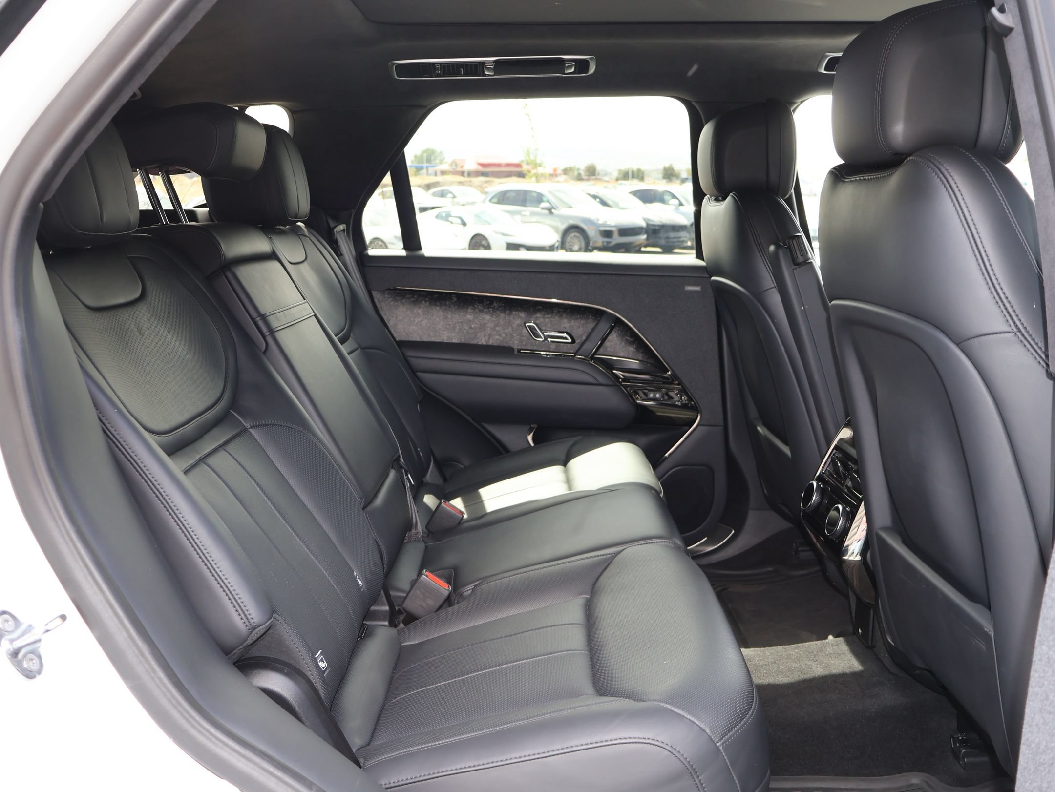 Used 2023 Fuji White Land Rover Autobiography image 30