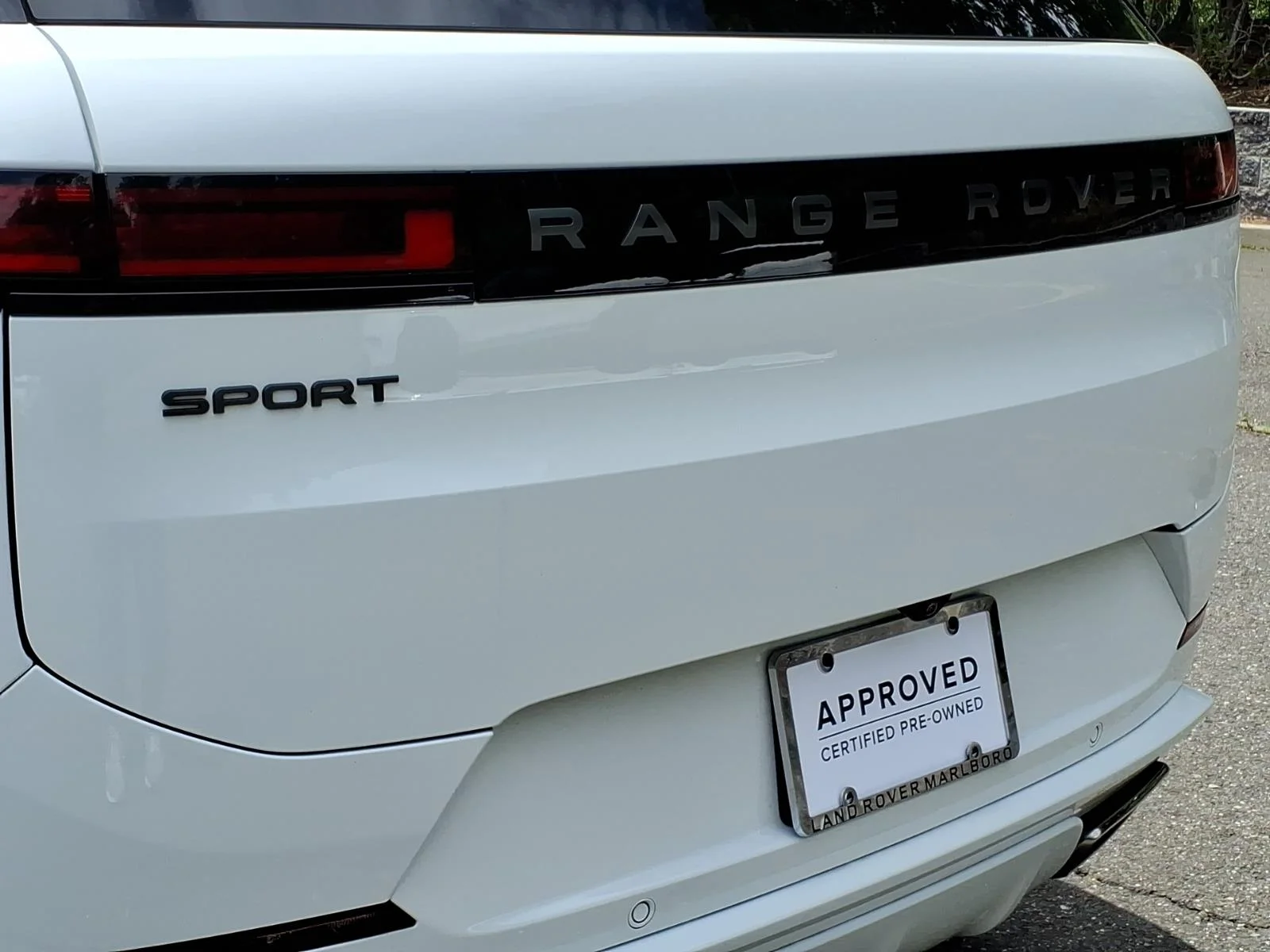 Used 2025 Fuji White 1aa Land Rover Dynamic SE image 19