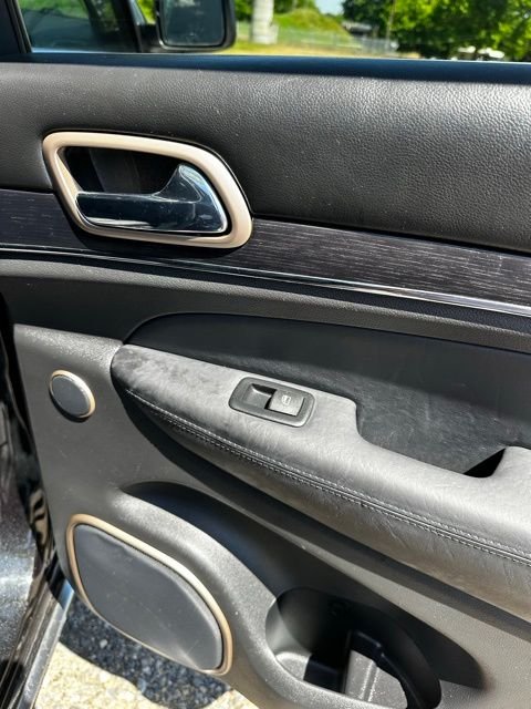 Used 2016 Brilliant Black Crystal Pearlcoat Jeep Summit image 18