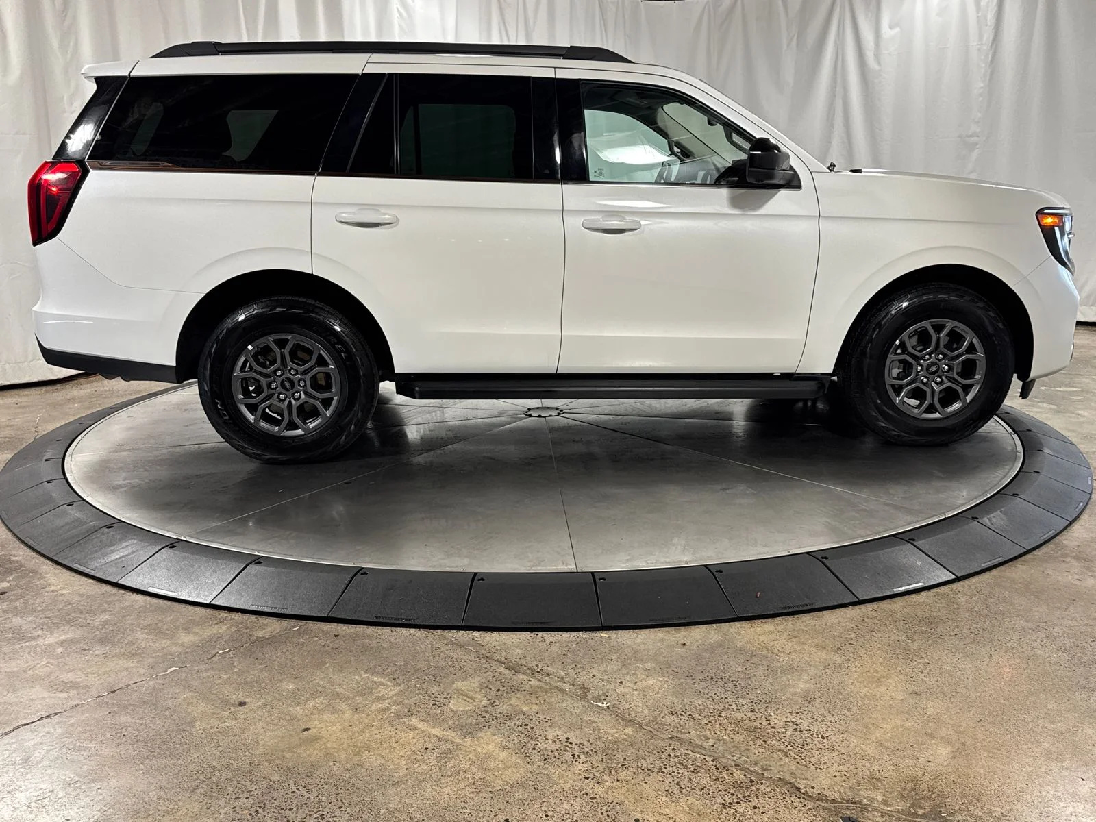 Used 2025 White Metallic Ford Active image 6