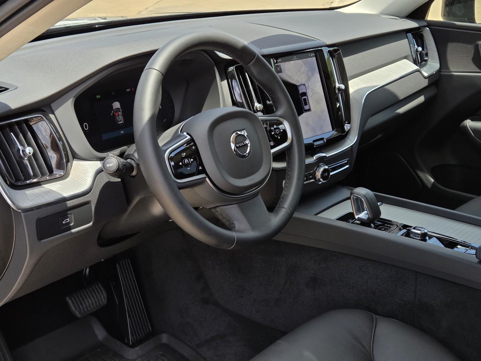 Used 2025 Denim Blue Metallic Volvo Plus image 33