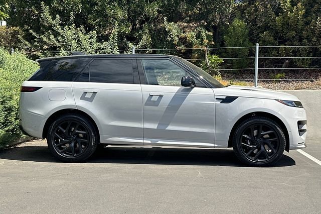 New 2026 Borasco Grey Land Rover Dynamic SE image 6