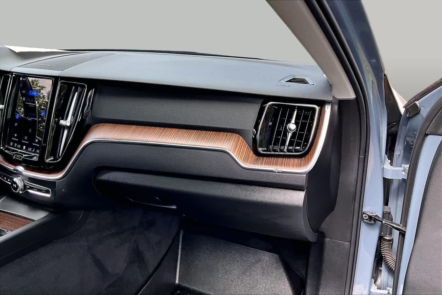 Used 2022 Thunder Grey Metallic Volvo Momentum image 19