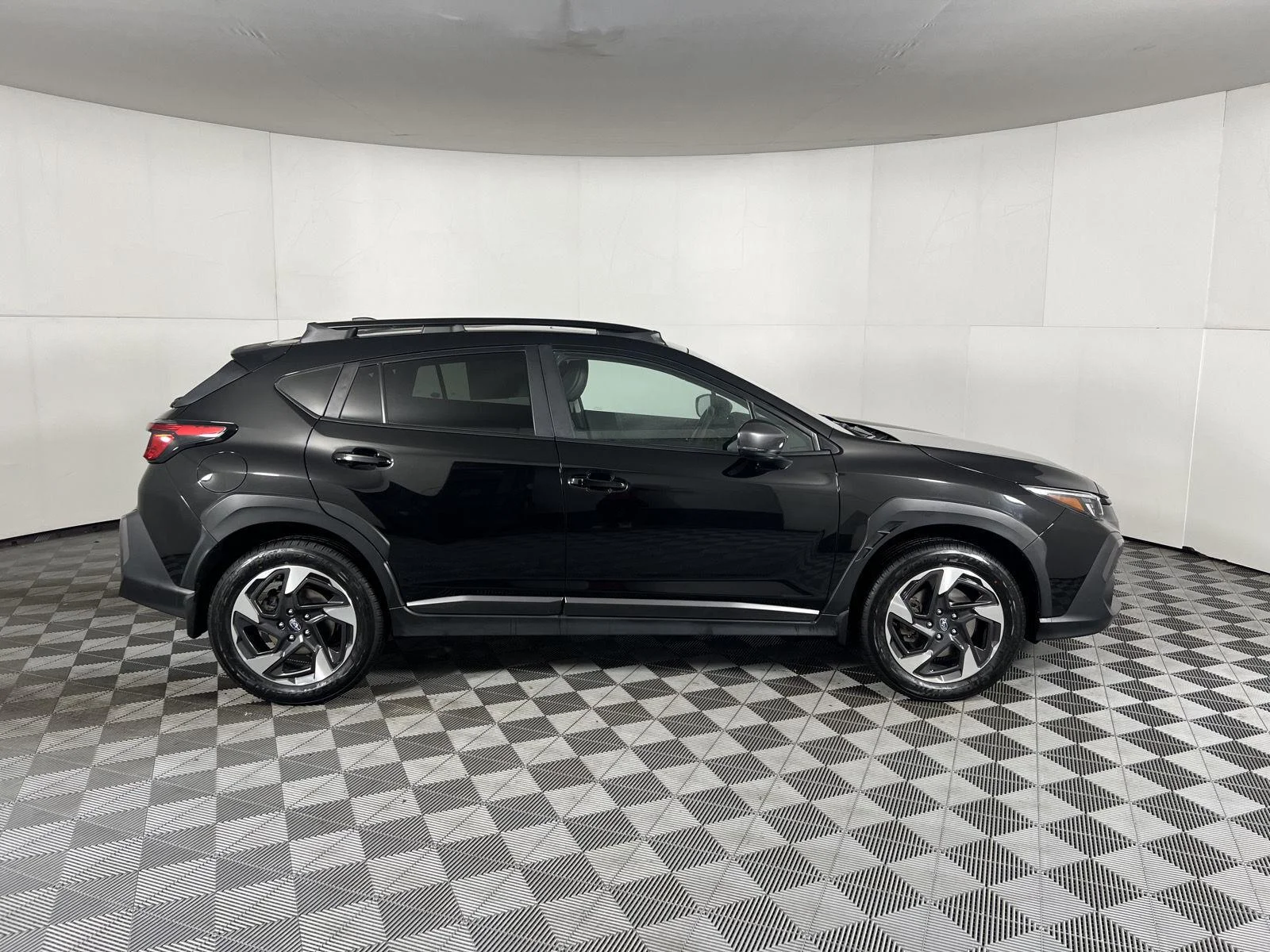Used 2025 Crystal Black Silica Subaru Limited image 23