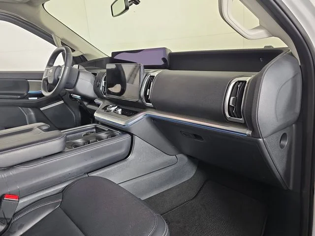 Used 2025 Oxford White Ford Platinum image 22
