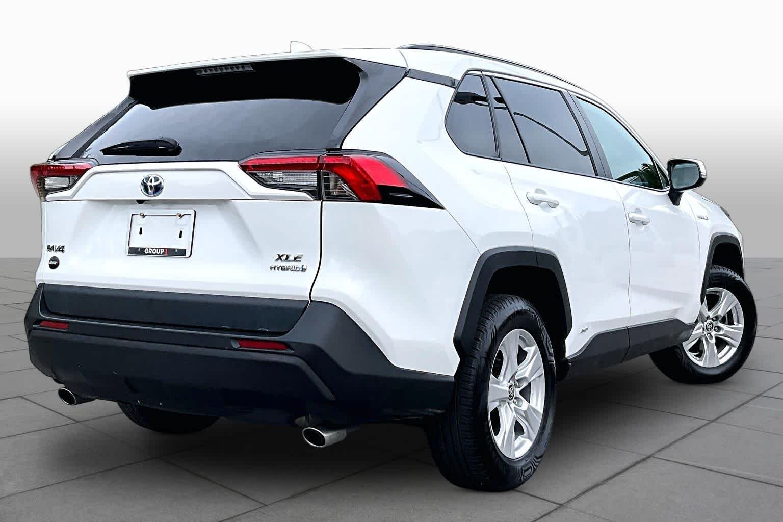 Used 2021 Super White Toyota Hybrid XLE image 13