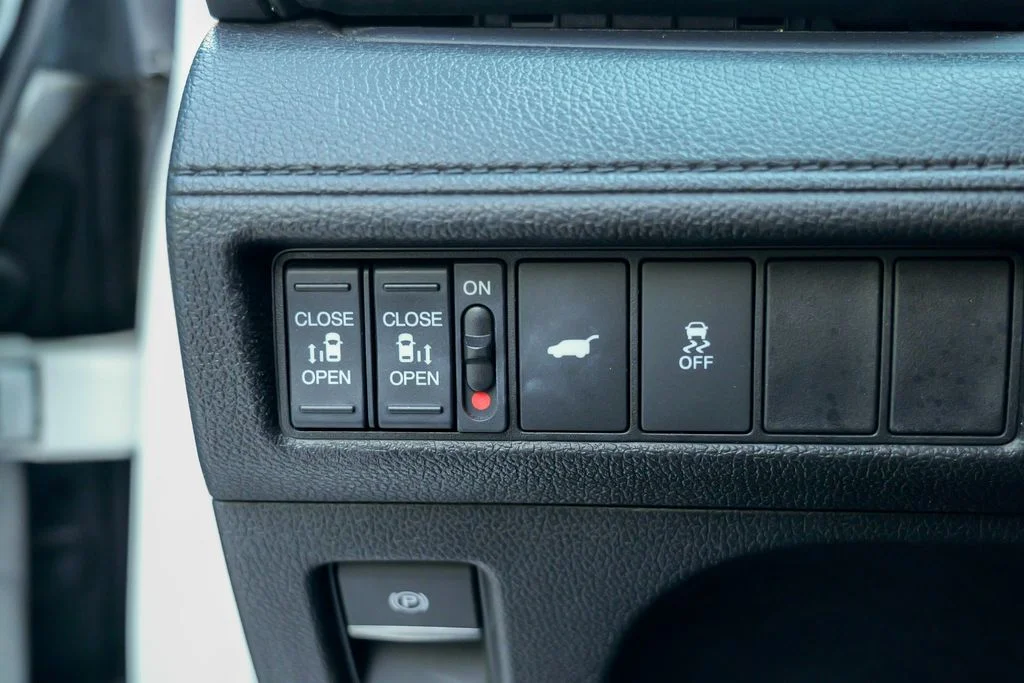 Used 2025 White Honda EX-L image 49