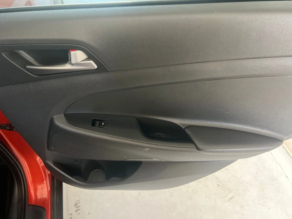 Used 2017 Sunset Hyundai SE image 30