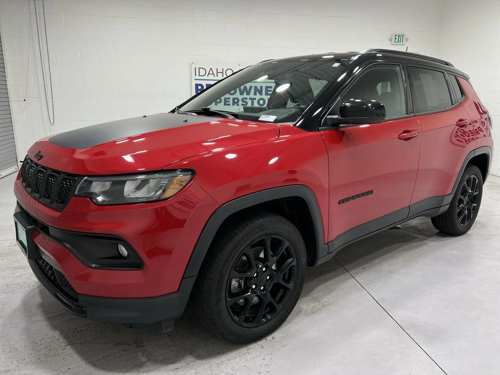 Used 2023 Red Jeep Latitude image 4