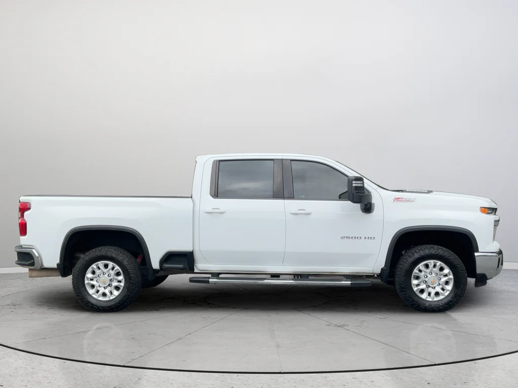Used 2024 White Chevrolet LT image 6