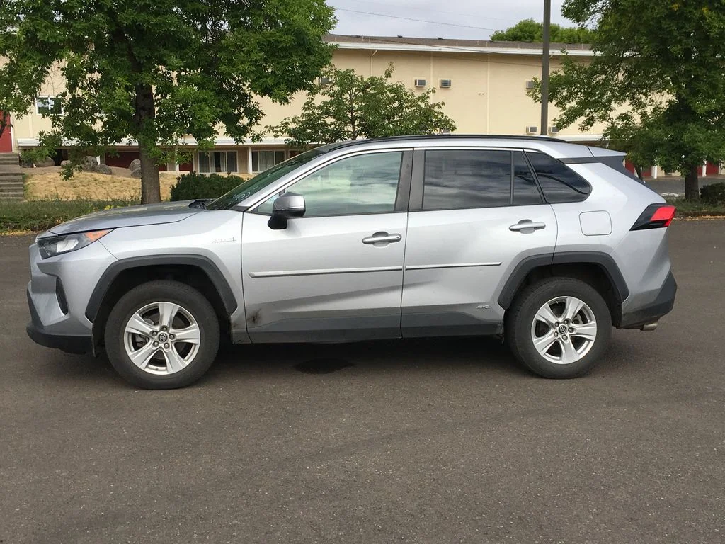 Used 2019 Silver Toyota LE image 3
