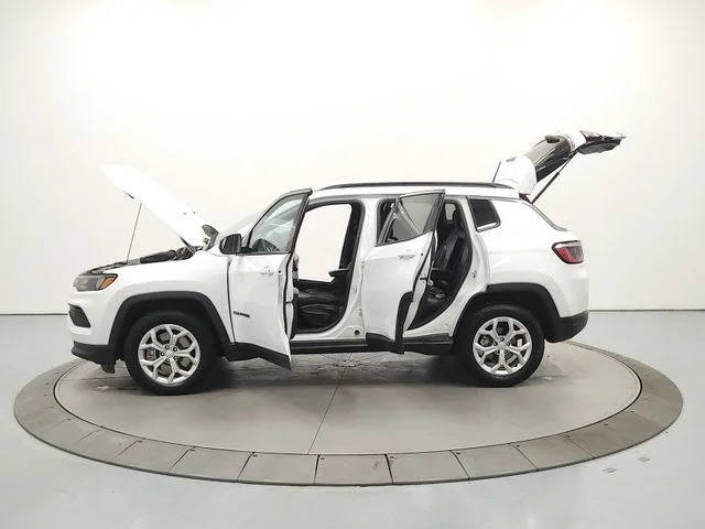 Used 2024 White Jeep Latitude image 13
