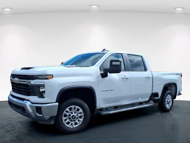 Used 2025 White Chevrolet LT image 2