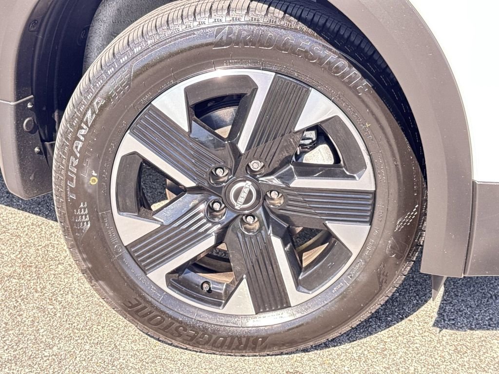 Used 2025 White Nissan SV image 19