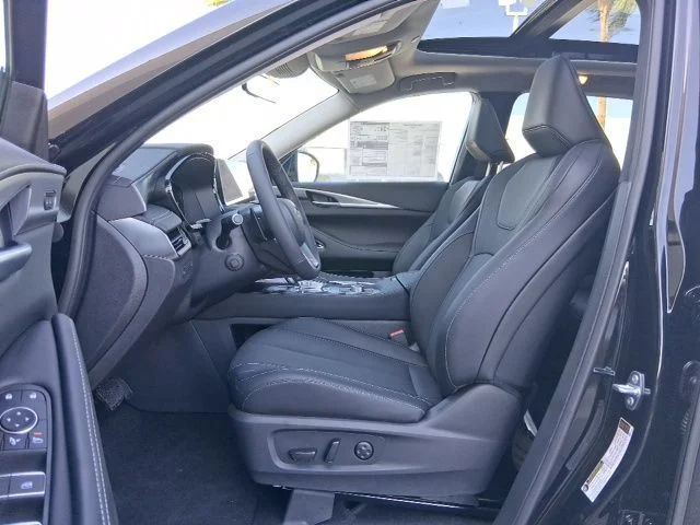 New 2026 MINERAL BLACK INFINITI Luxe FWD image 17