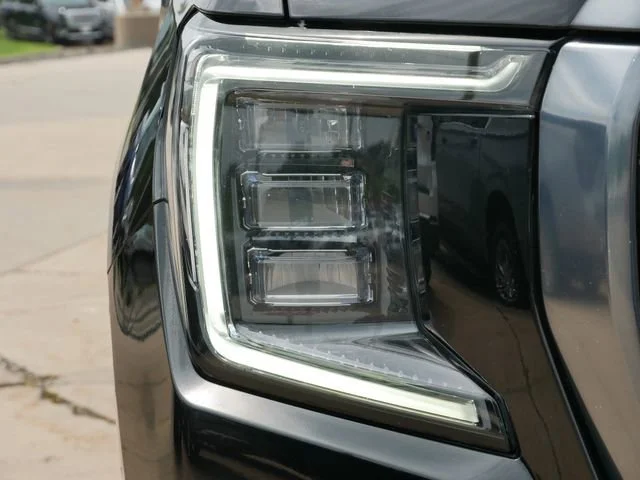 2022 GMC Yukon AT4 - Photo 10