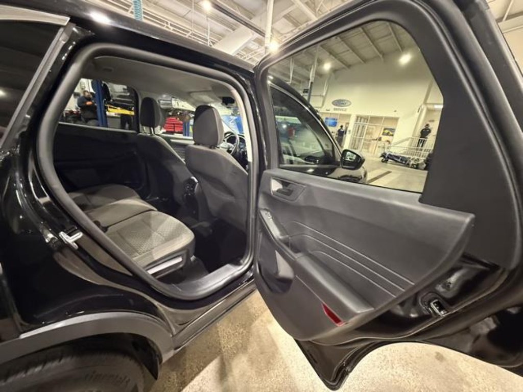 Used 2022 Agate Black Ford SE image 27