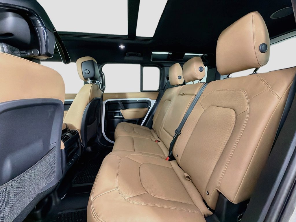 New 2026 Fuji White Land Rover X-Dynamic SE image 26