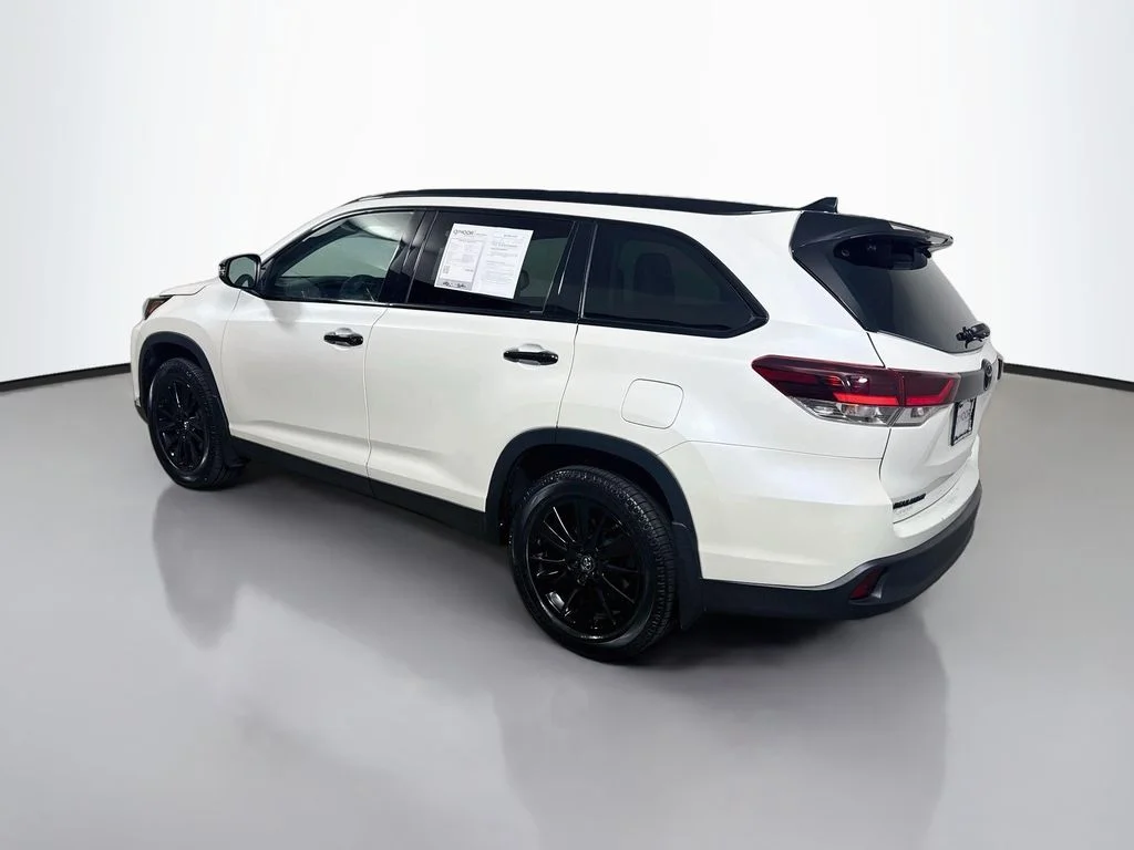 Used 2019 Blizzard Pearl Toyota SE image 5