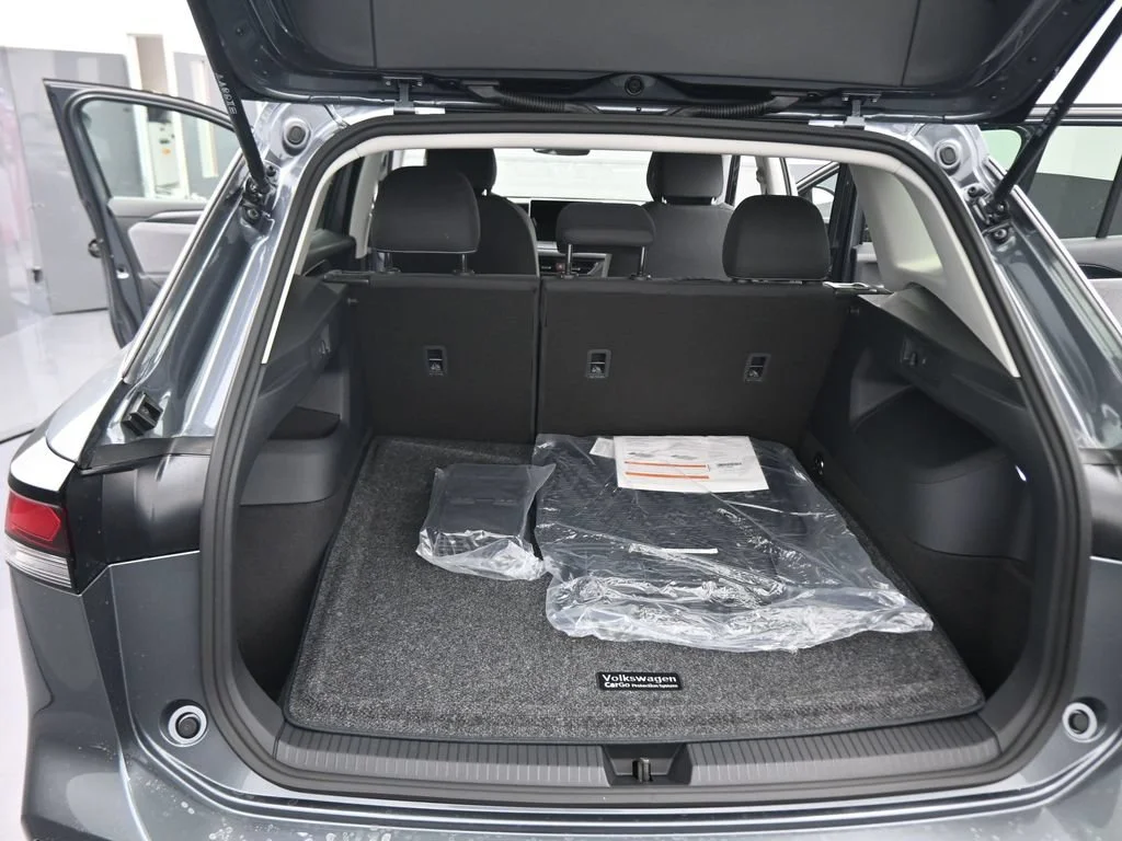 Used 2026  Volkswagen S image 40