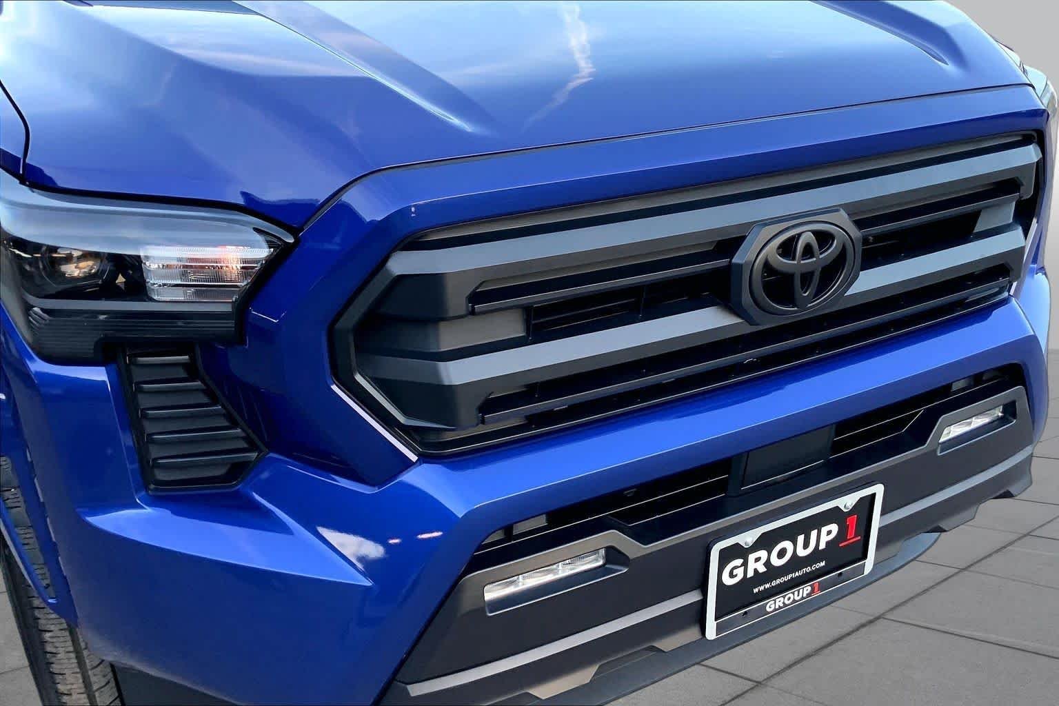 Used 2025 Blue Crush Metallic Toyota SR5 image 29