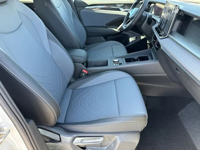New 2026 Sandstone W/Deep Black Roof Volkswagen 2.0T SE R-Line Black image 19