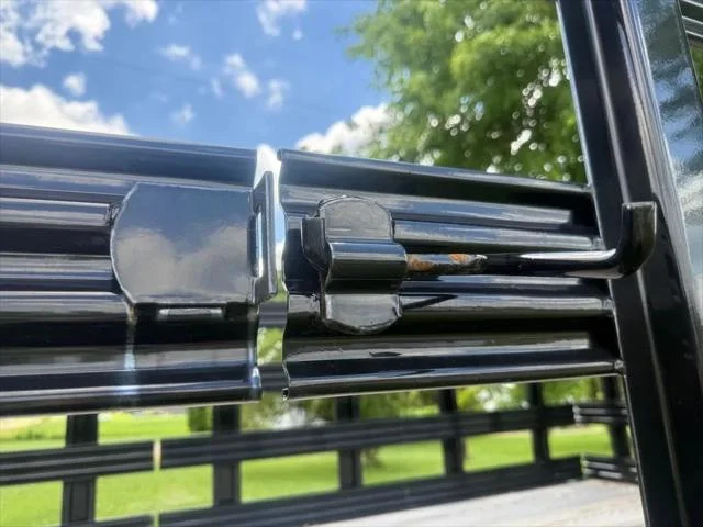 New 2024 Bright White Clear-Coat Exterior Paint RAM TRADESMAN image 40