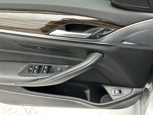 Used 2019 Silver BMW 530i xDrive image 13