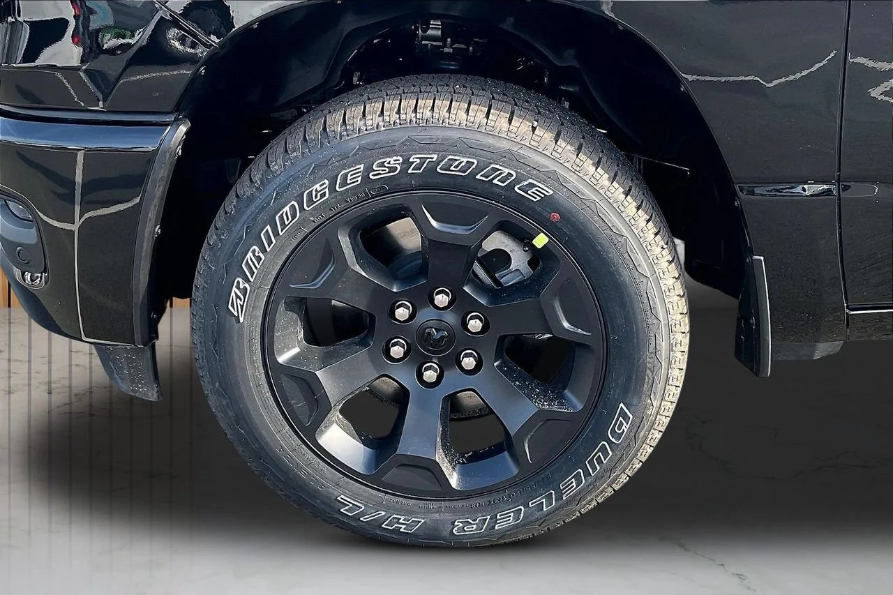 New 2026 Diamond Black Crystal Pearlcoat RAM Express image 30