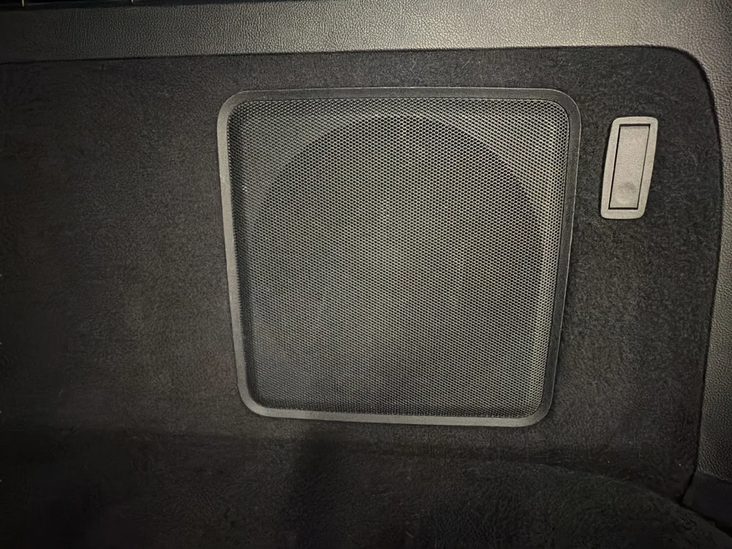 Used 2017 Gray Lincoln Reserve image 30