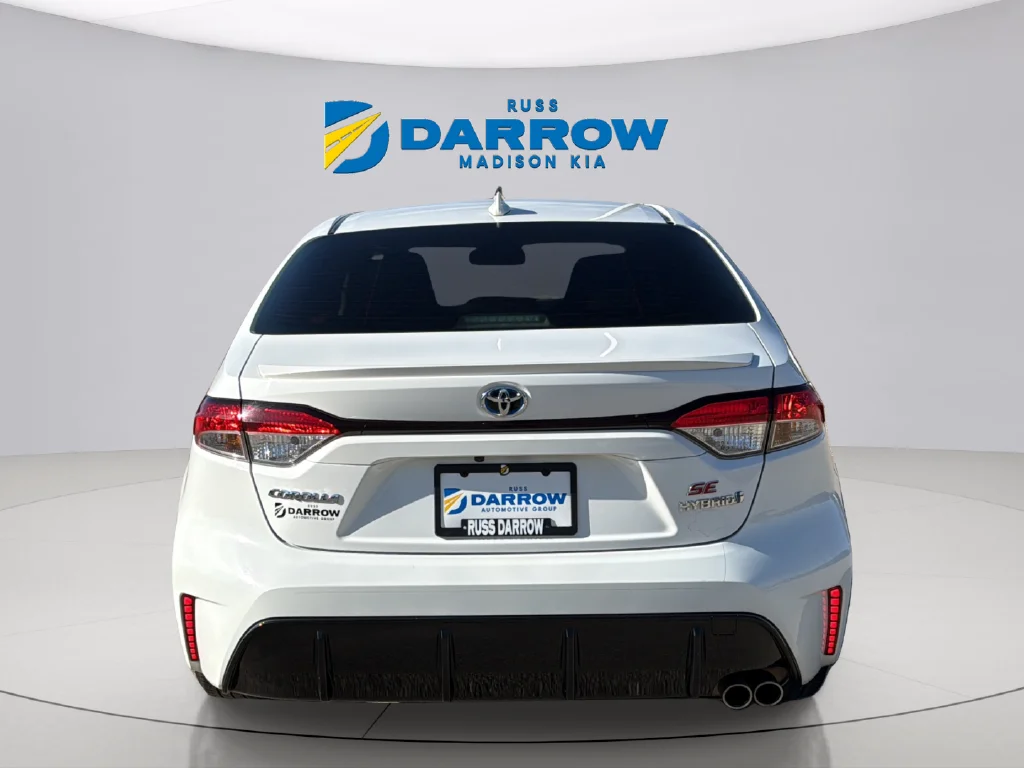 Used 2023 Ice Toyota SE image 4