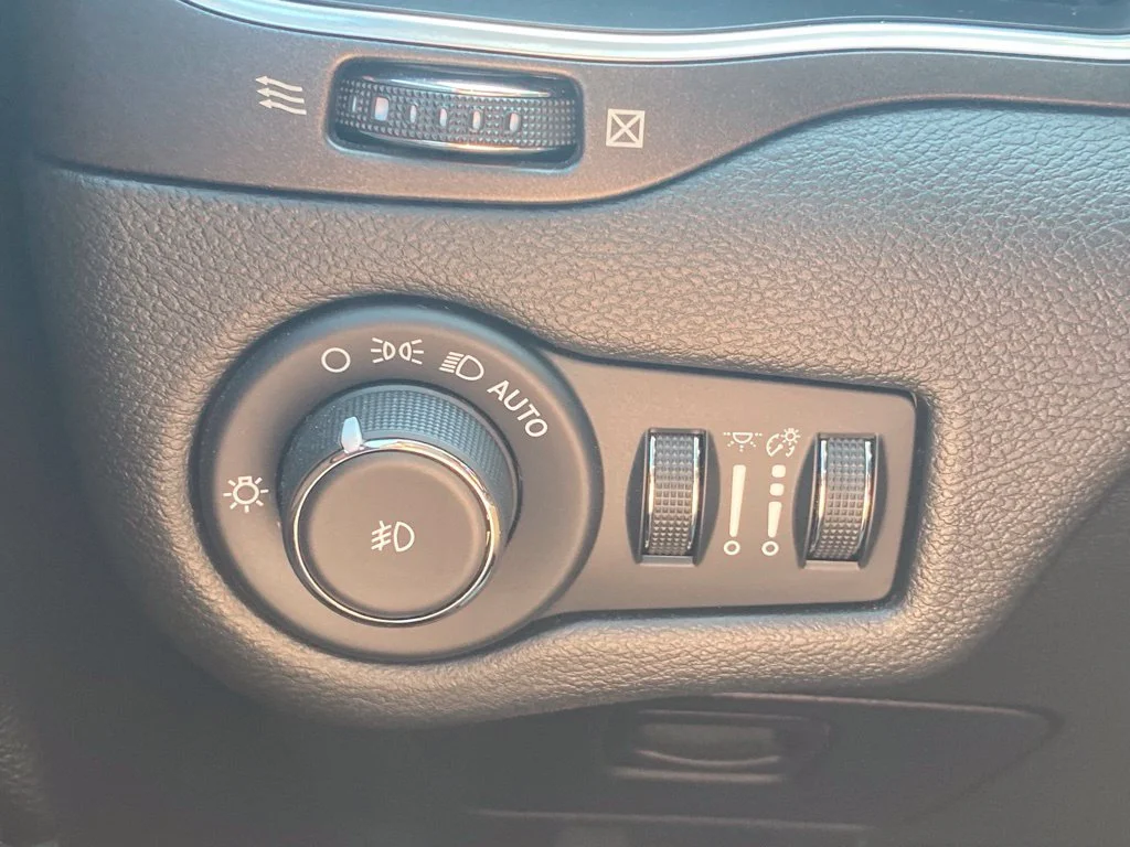 Used 2022 Black Jeep Trailhawk image 25