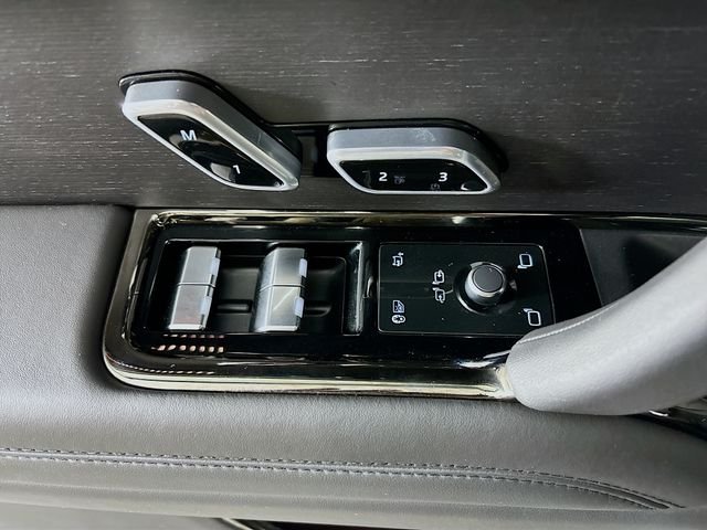 Certified Used 2025 Carpathian Grey Land Rover Dynamic SE image 19