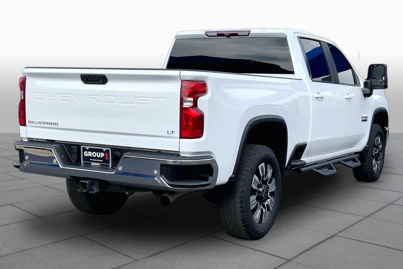 Used 2024 Summit White Chevrolet LT image 13