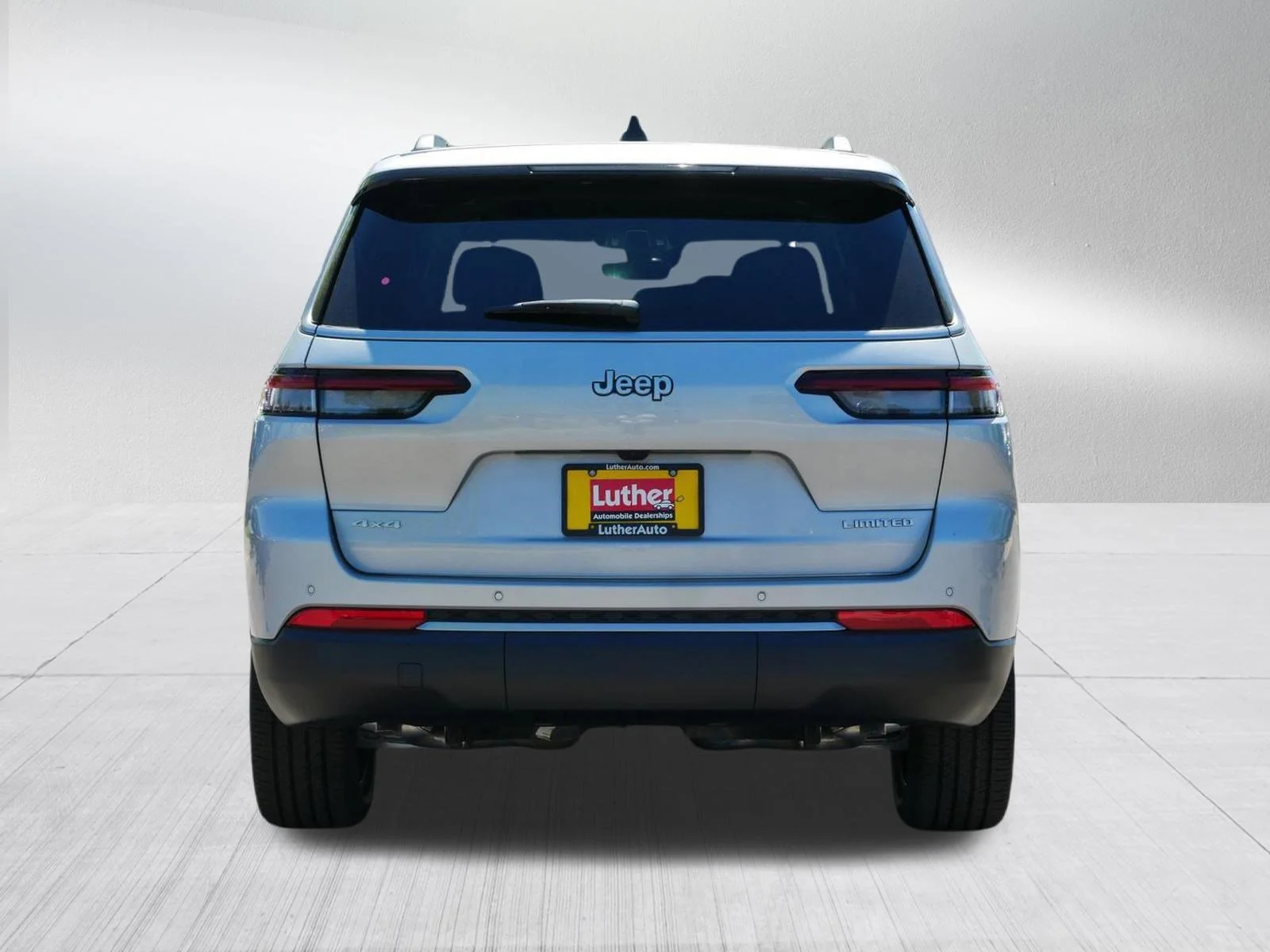 New 2026 Silver Zynith Exterior Paint Jeep Limited image 6