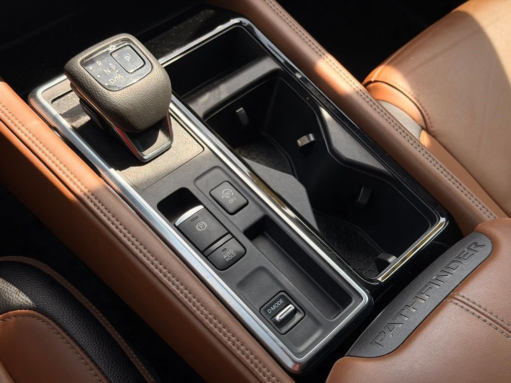 Used 2024 Gray Nissan Platinum image 37