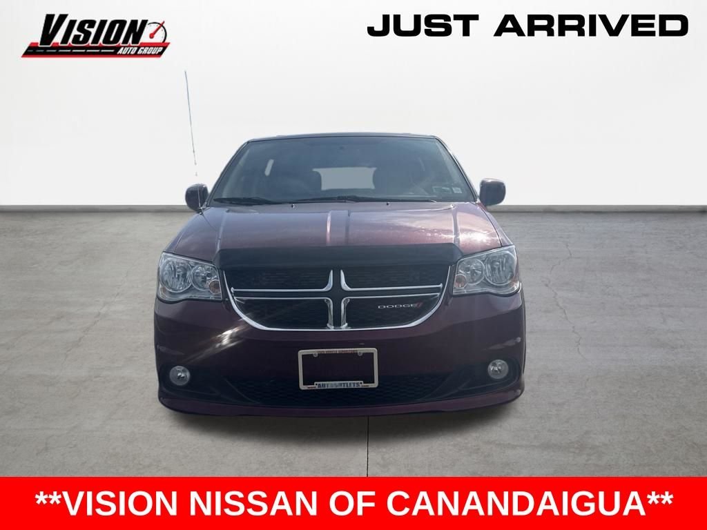 Used 2018 Red Dodge SXT image 2