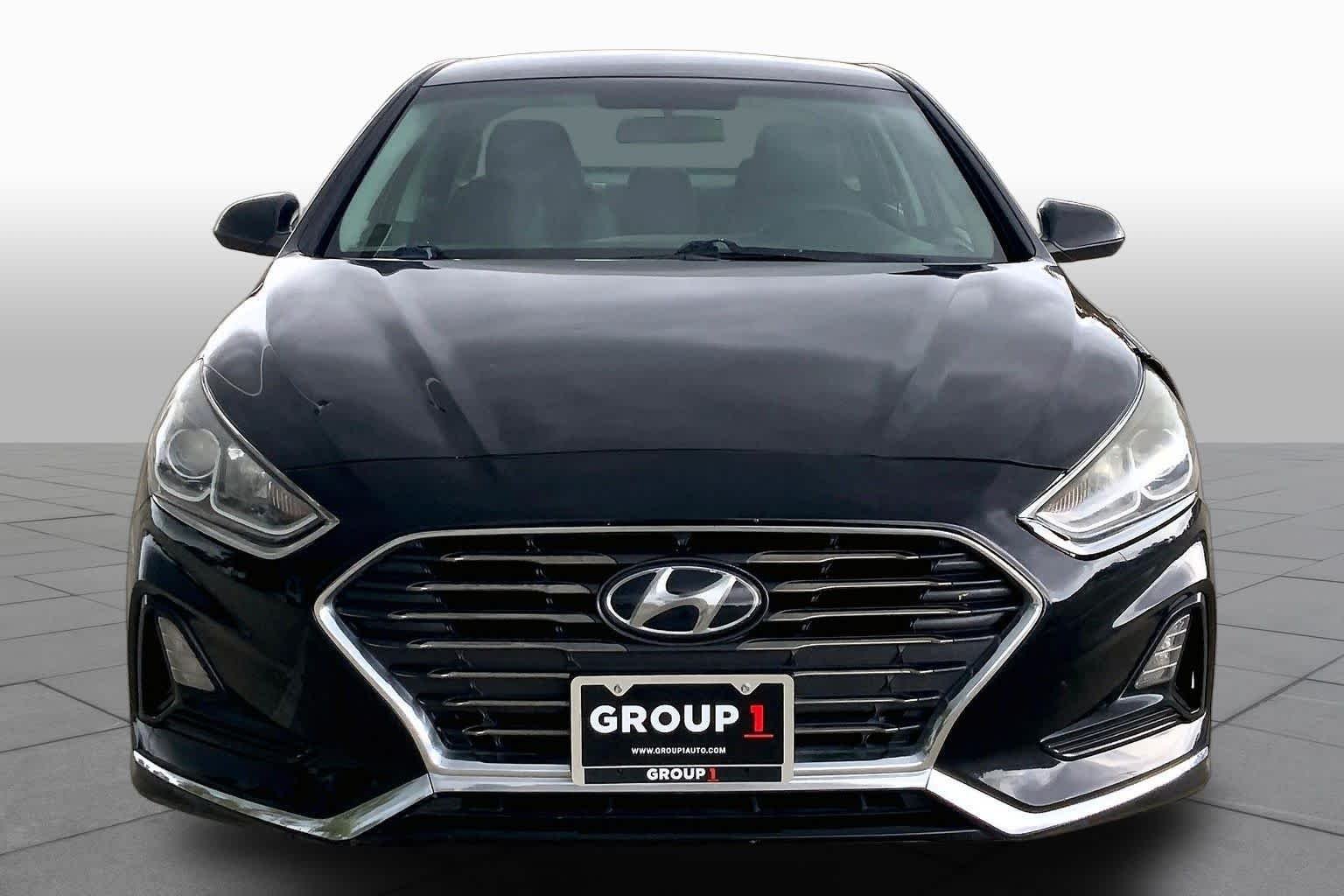 Used 2019 Phantom Black Hyundai SE image 4