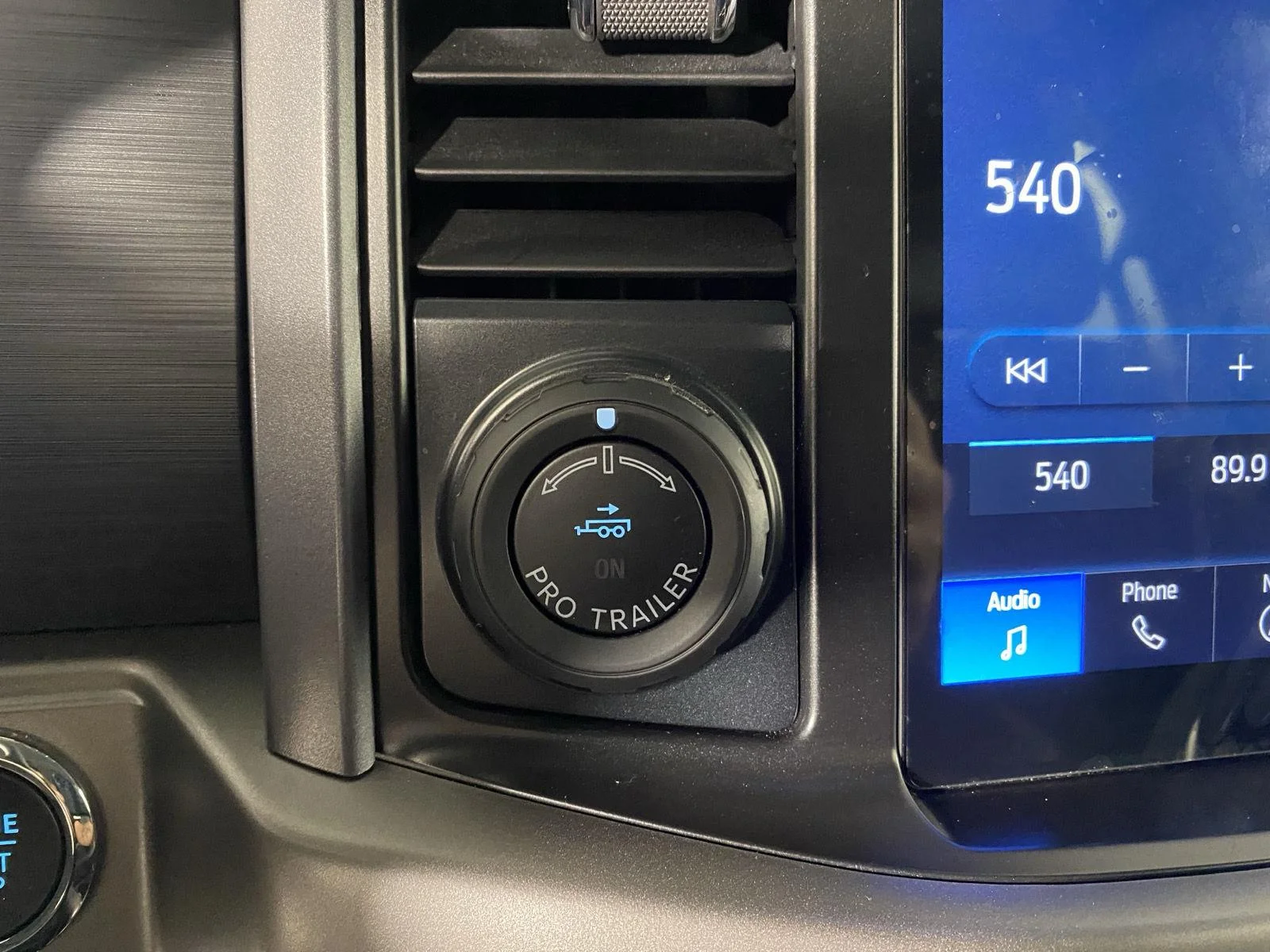 New 2026 Carbonized Gray Metallic Ford XLT image 13