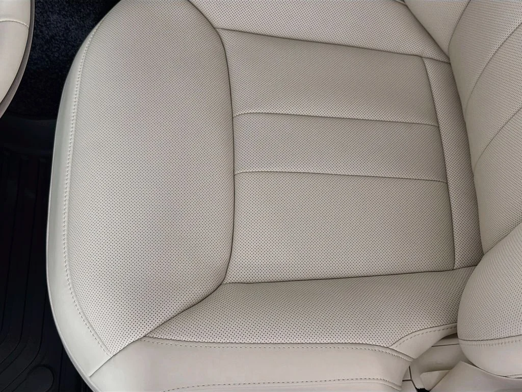 New 2026 Fuji White Land Rover SE image 20