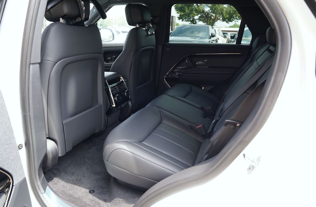 New 2026 Fuji White Land Rover Dynamic SE image 29