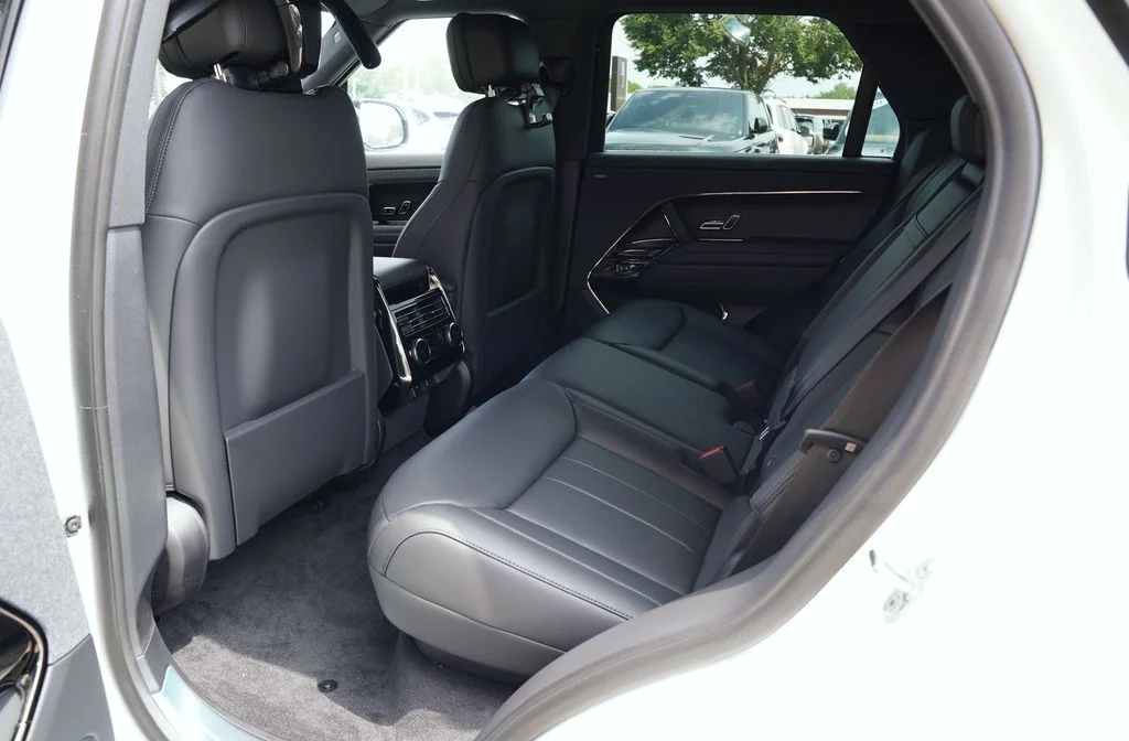 New 2026 Fuji White Land Rover Dynamic SE image 29