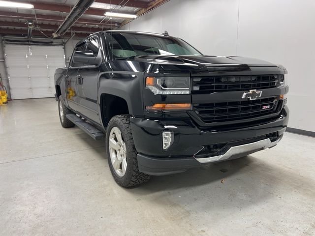 2017 Chevrolet Silverado 1500 LT photo 2