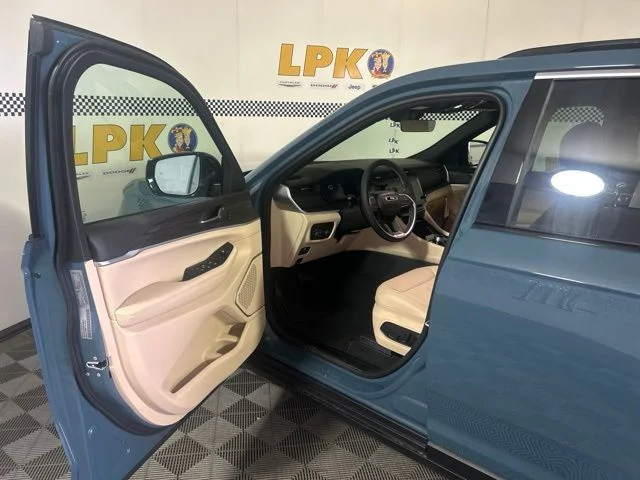 New 2026 Steel Blue Exterior Paint Jeep Limited image 11