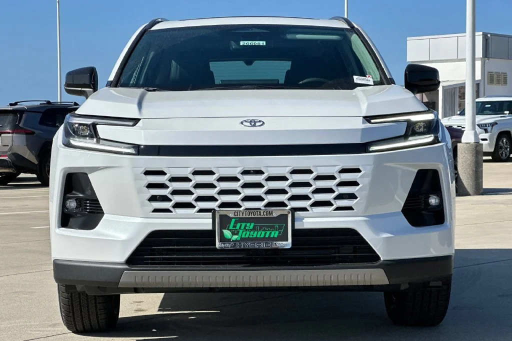 New 2026 Wind Chill Pearl <sup>1</sup> Toyota  Limited image 9