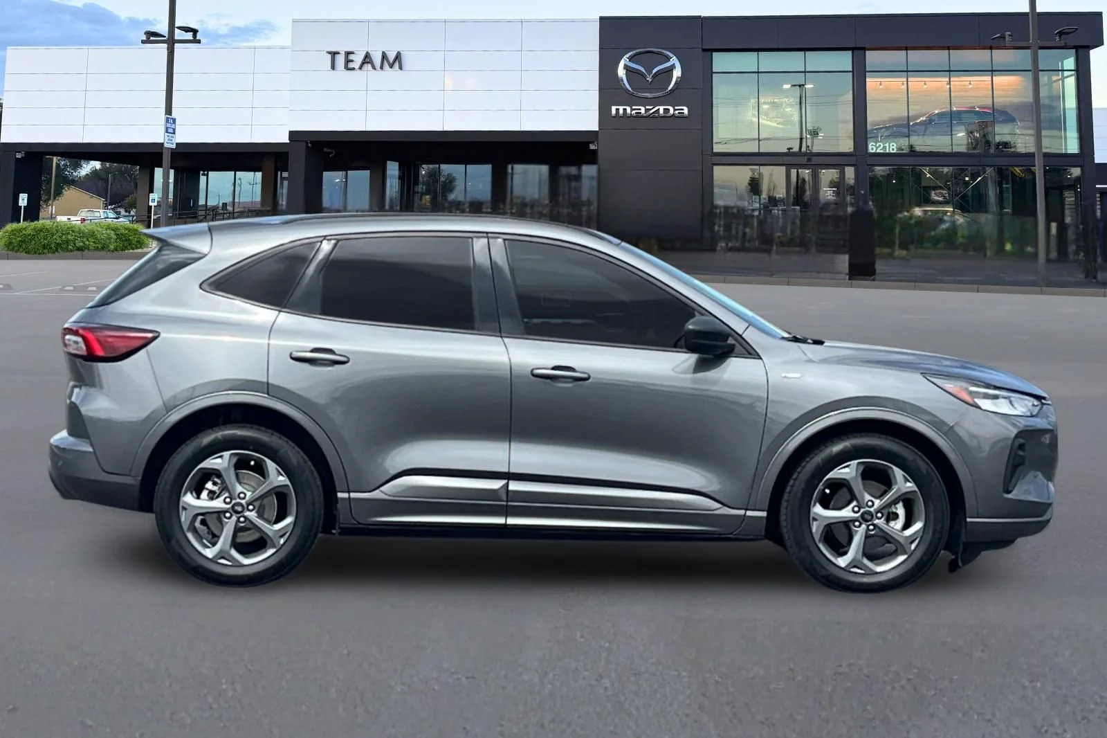 Used 2023 Gray Ford ST-Line image 3