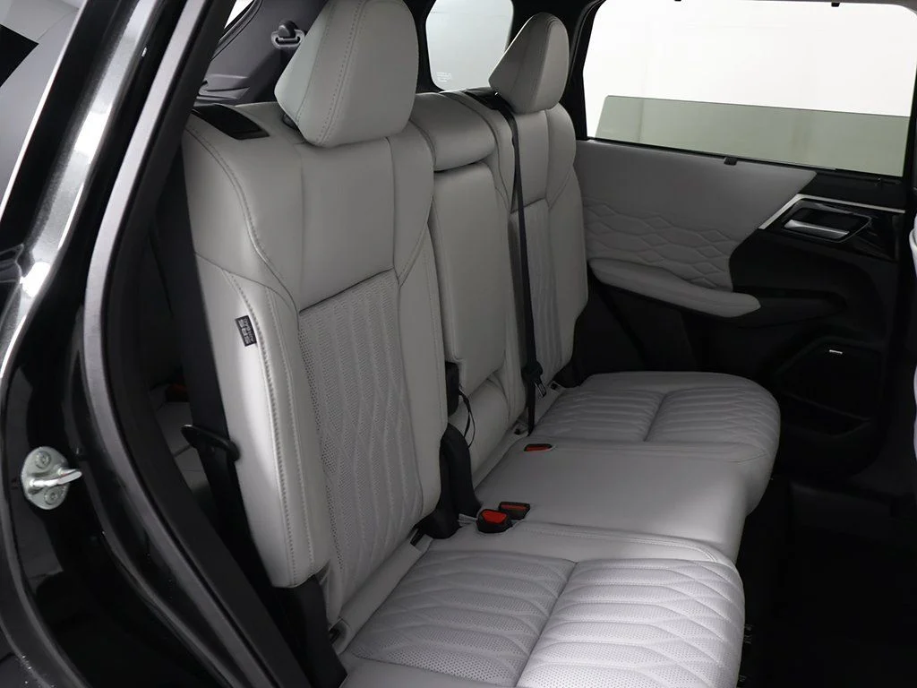 2025 Mitsubishi Outlander SEL - Photo 35