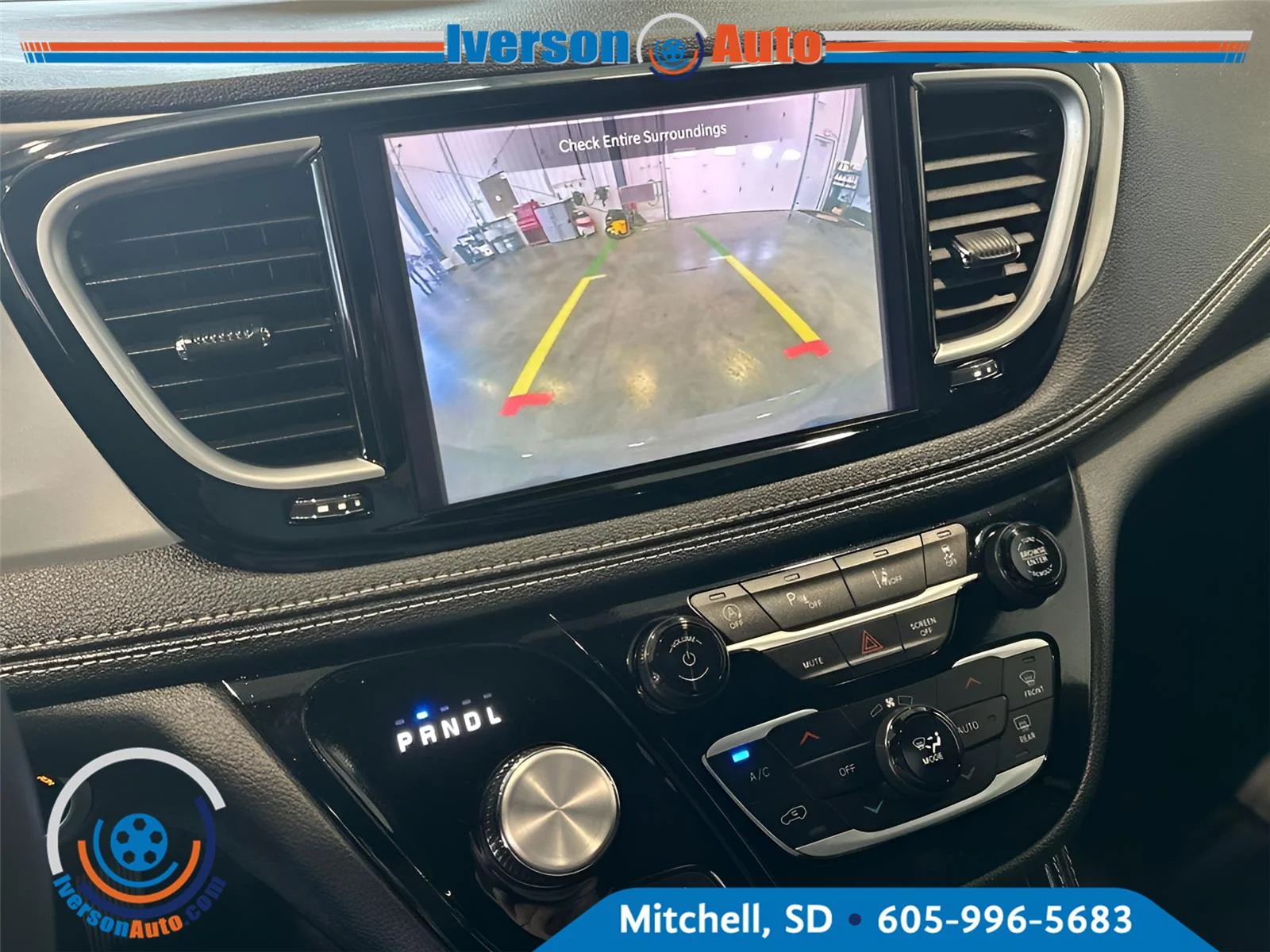 Used 2025 Ceramic Gray Clearcoat Chrysler Limited image 22