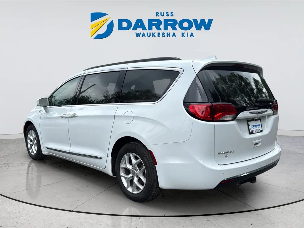 Used 2017 White Chrysler Touring L image 3