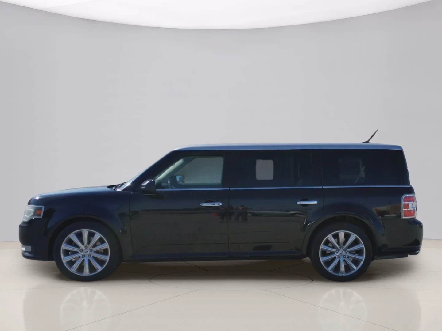 Used 2017 Black Ford LIMITED image 2
